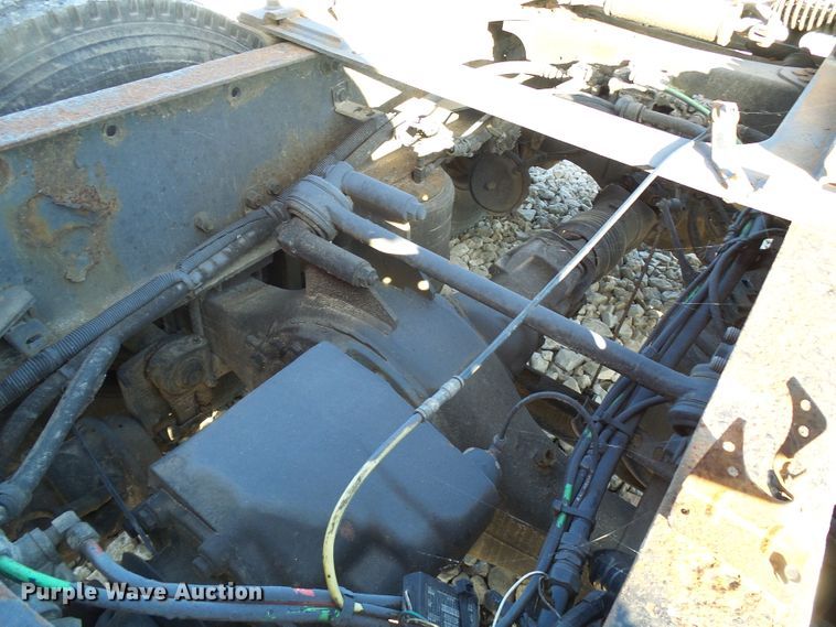 image for item DI0730 2003 Volvo VN semi truck