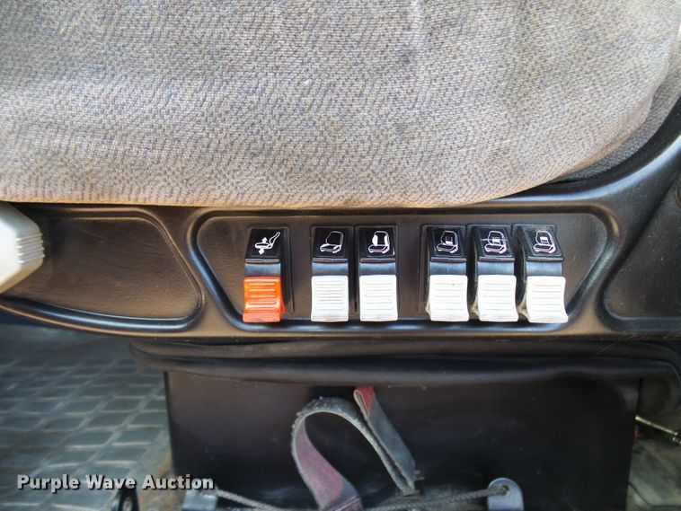 image for item DI0730 2003 Volvo VN semi truck