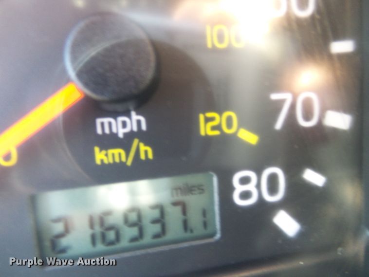 image for item DI0730 2003 Volvo VN semi truck