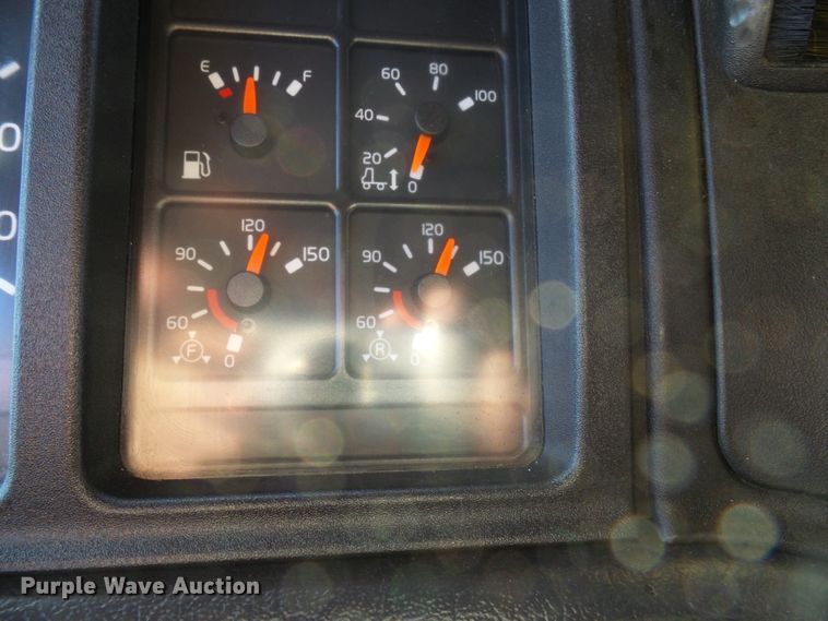 image for item DI0730 2003 Volvo VN semi truck