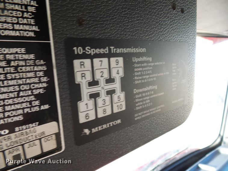 image for item DI0730 2003 Volvo VN semi truck