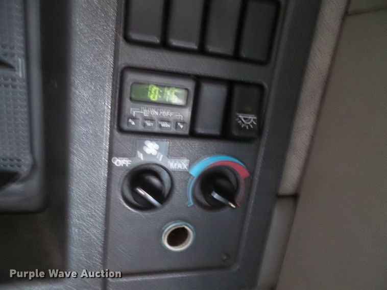 image for item DI0730 2003 Volvo VN semi truck