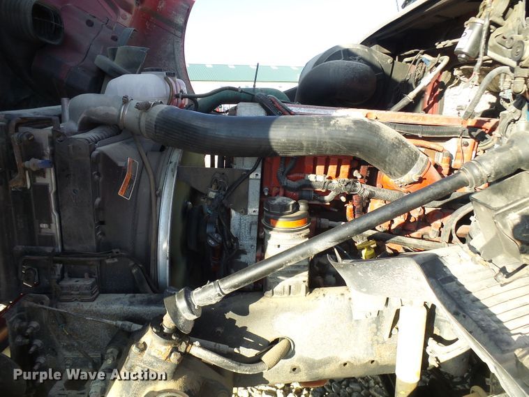 image for item DI0730 2003 Volvo VN semi truck