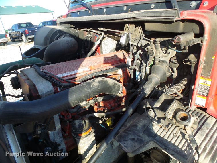 image for item DI0730 2003 Volvo VN semi truck