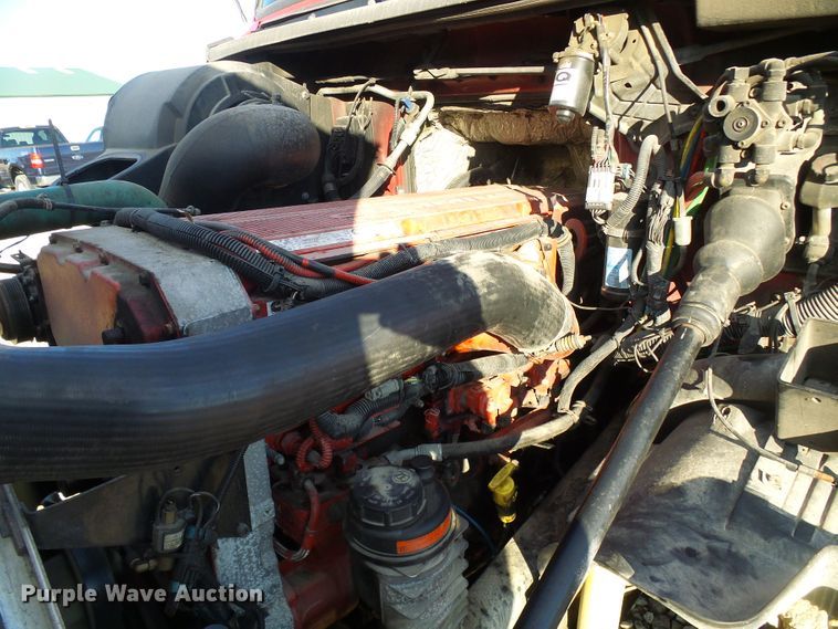 image for item DI0730 2003 Volvo VN semi truck