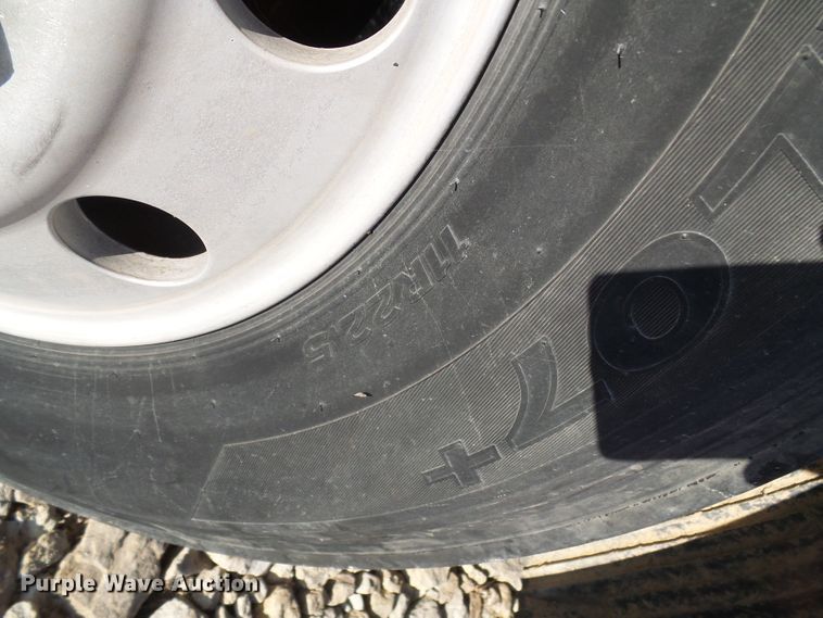 image for item DI0730 2003 Volvo VN semi truck