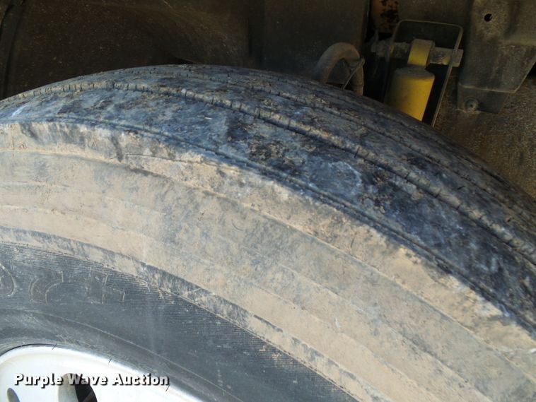 image for item DI0730 2003 Volvo VN semi truck