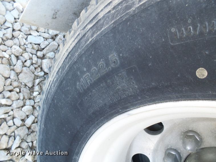 image for item DI0730 2003 Volvo VN semi truck