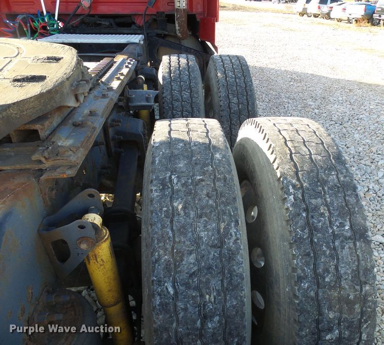 image for item DI0730 2003 Volvo VN semi truck