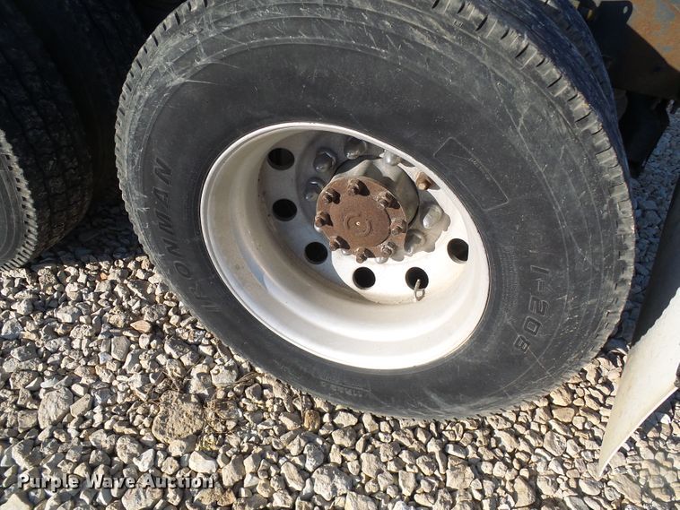 image for item DI0730 2003 Volvo VN semi truck