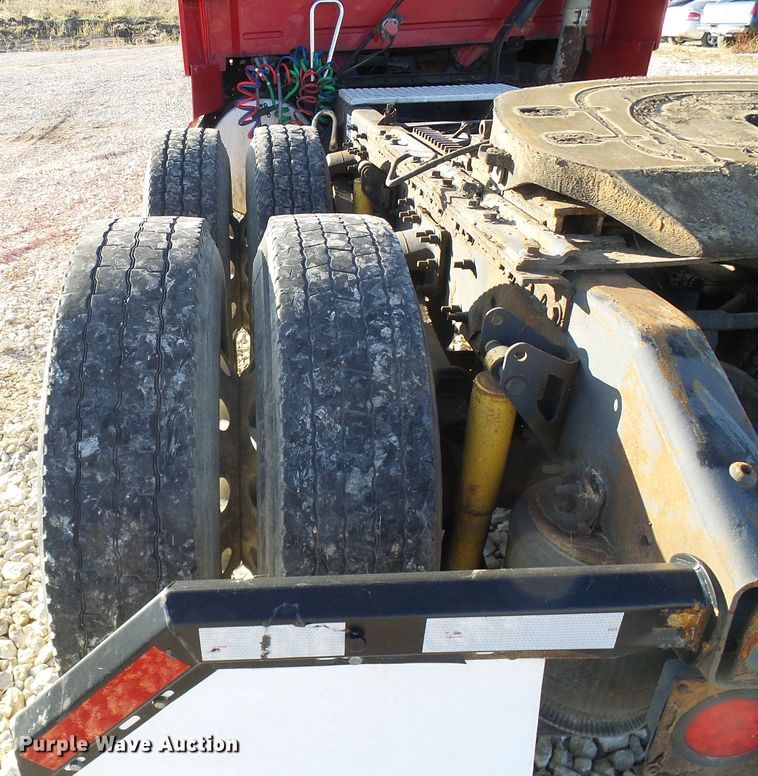 image for item DI0730 2003 Volvo VN semi truck