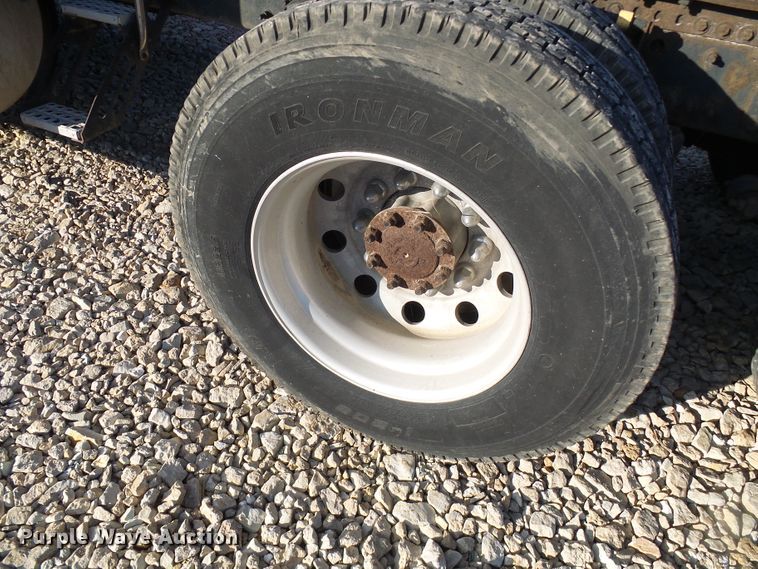 image for item DI0730 2003 Volvo VN semi truck