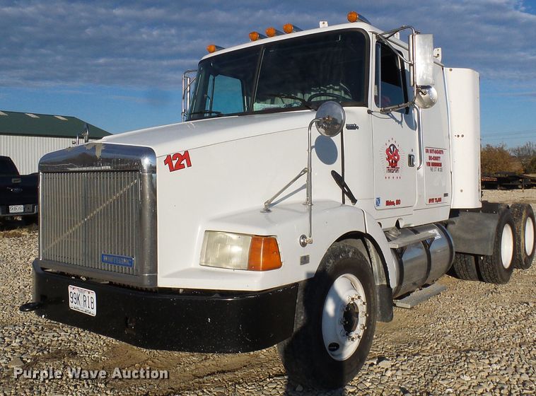 image for item DI0731 1995 White GMC WIA semi truck