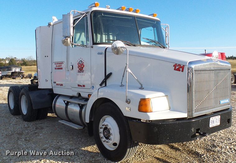 image for item DI0731 1995 White GMC WIA semi truck