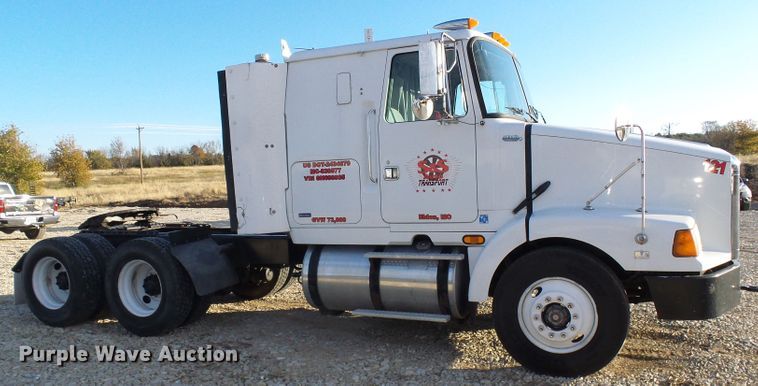image for item DI0731 1995 White GMC WIA semi truck
