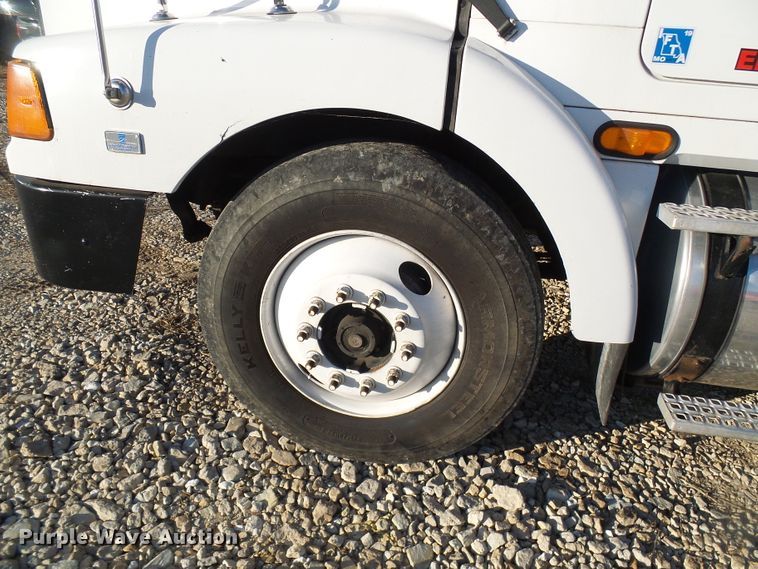 image for item DI0731 1995 White GMC WIA semi truck