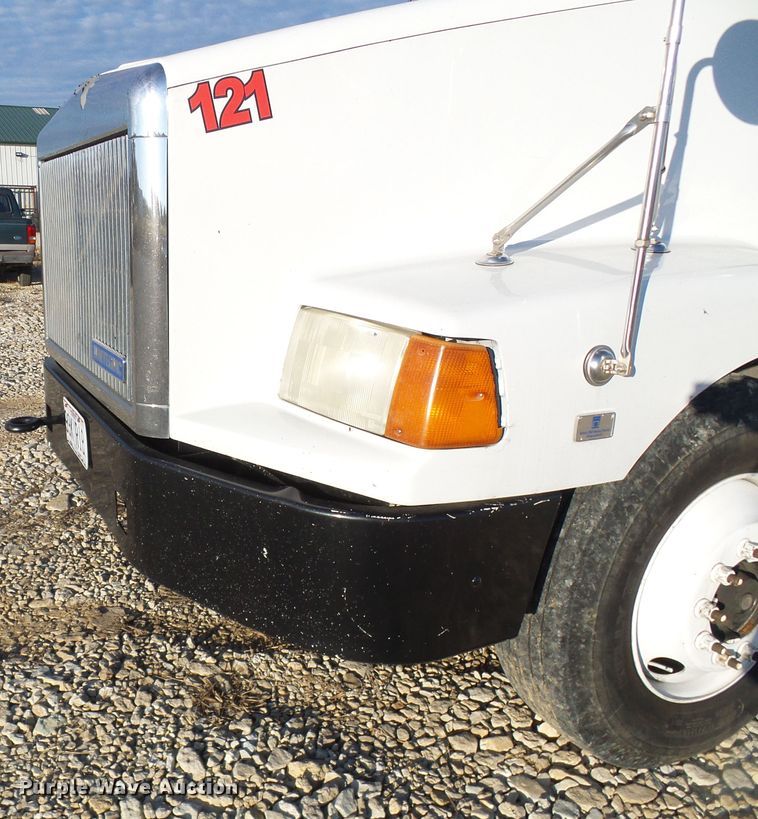 image for item DI0731 1995 White GMC WIA semi truck