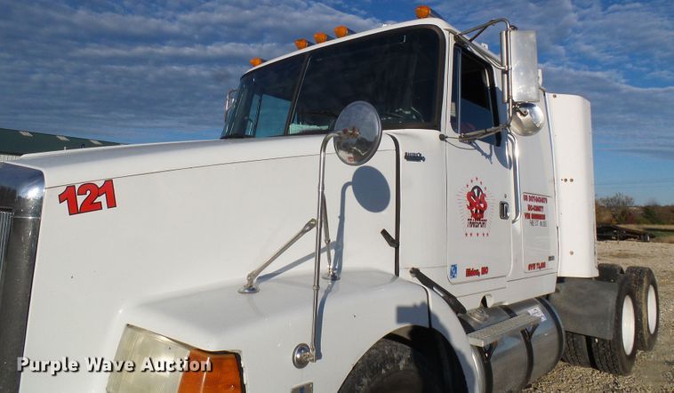 image for item DI0731 1995 White GMC WIA semi truck