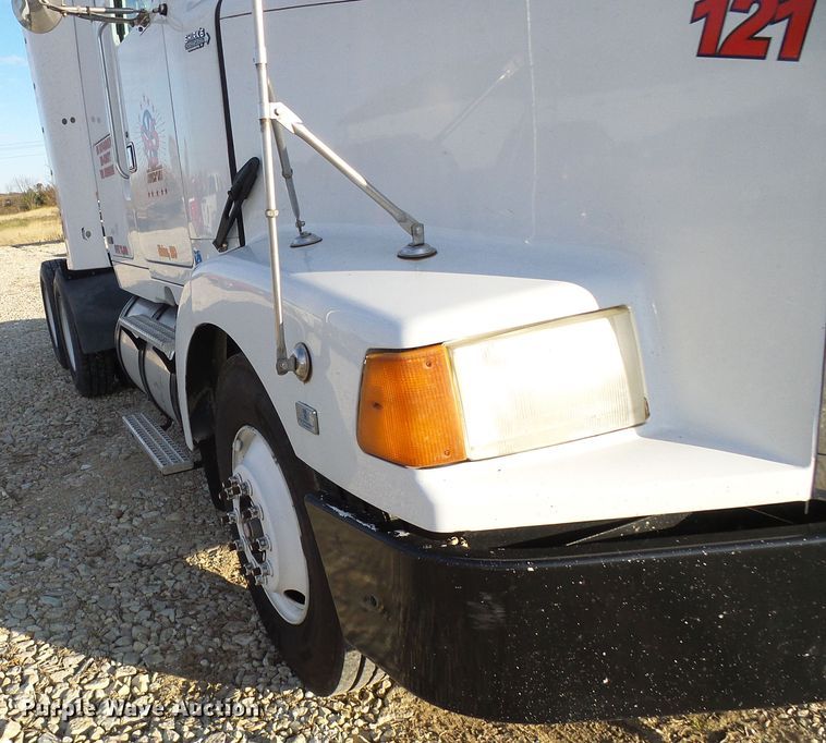 image for item DI0731 1995 White GMC WIA semi truck