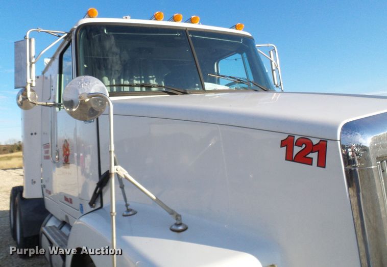 image for item DI0731 1995 White GMC WIA semi truck