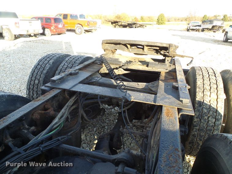 image for item DI0731 1995 White GMC WIA semi truck