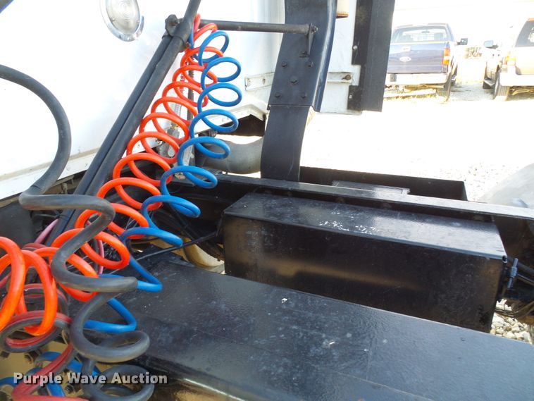 image for item DI0731 1995 White GMC WIA semi truck