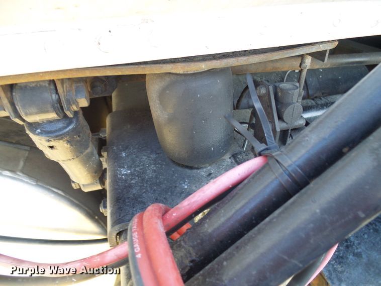 image for item DI0731 1995 White GMC WIA semi truck