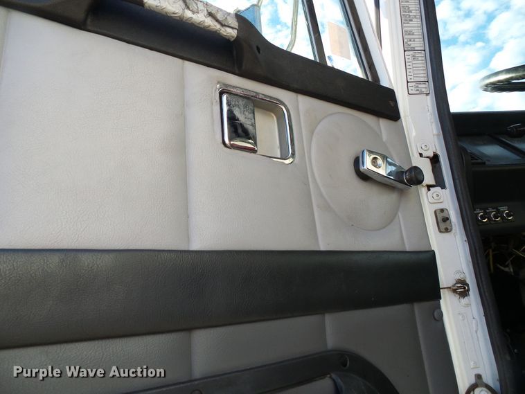 image for item DI0731 1995 White GMC WIA semi truck