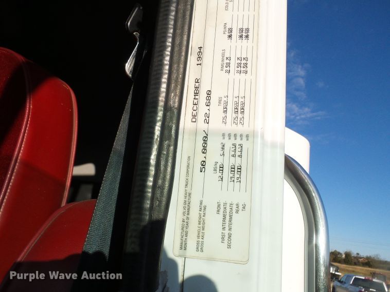 image for item DI0731 1995 White GMC WIA semi truck