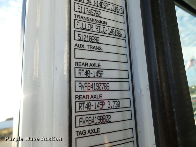 image for item DI0731 1995 White GMC WIA semi truck