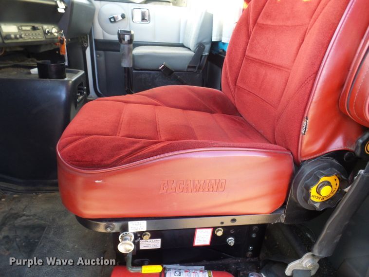 image for item DI0731 1995 White GMC WIA semi truck