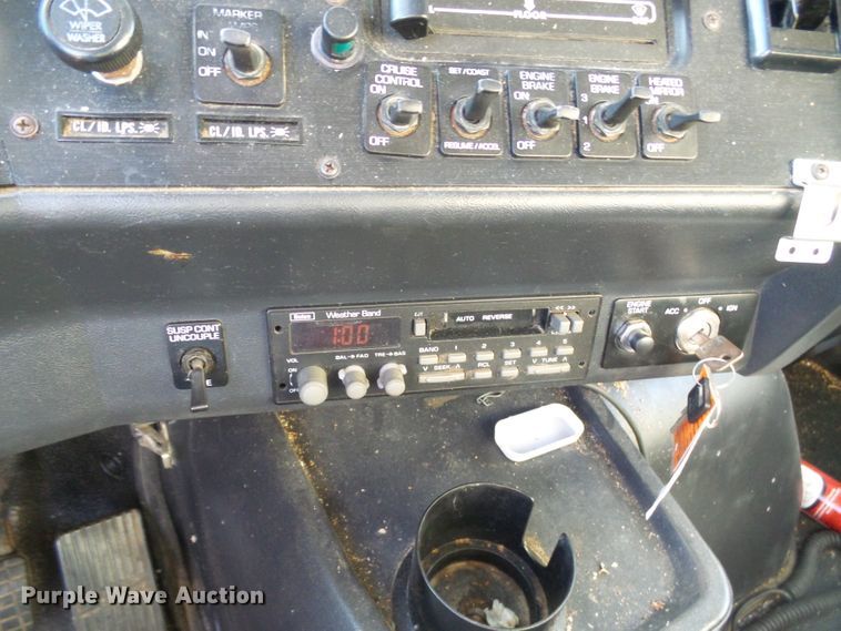 image for item DI0731 1995 White GMC WIA semi truck