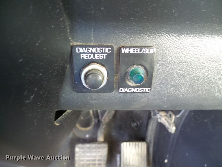 image for item DI0731 1995 White GMC WIA semi truck