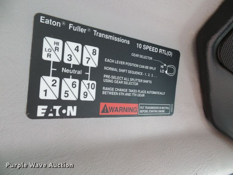 image for item DI0731 1995 White GMC WIA semi truck