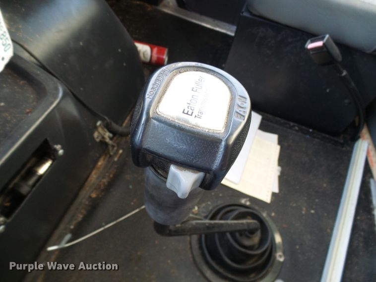 image for item DI0731 1995 White GMC WIA semi truck