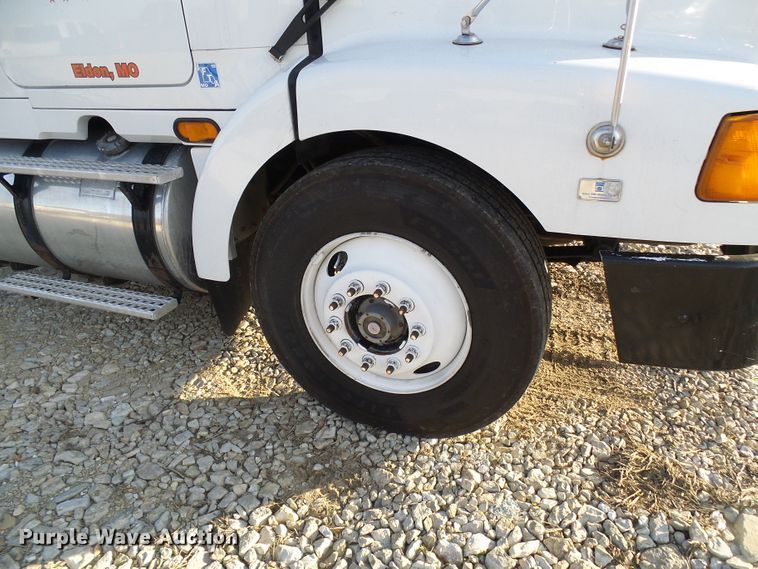 image for item DI0731 1995 White GMC WIA semi truck