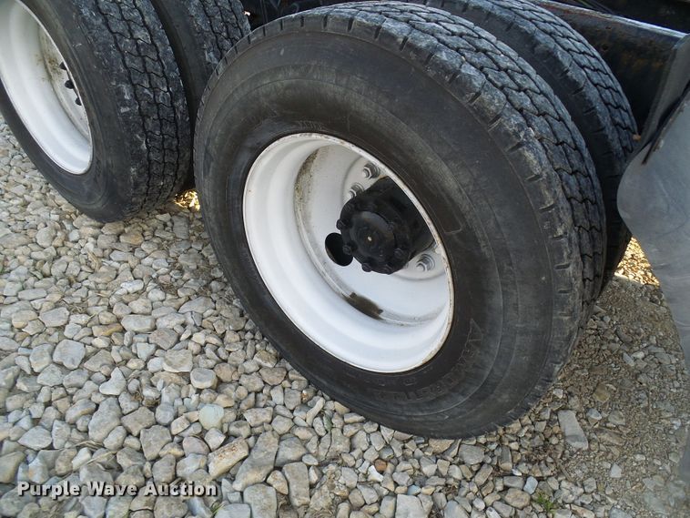 image for item DI0731 1995 White GMC WIA semi truck