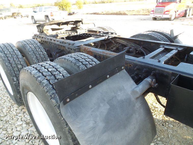 image for item DI0731 1995 White GMC WIA semi truck