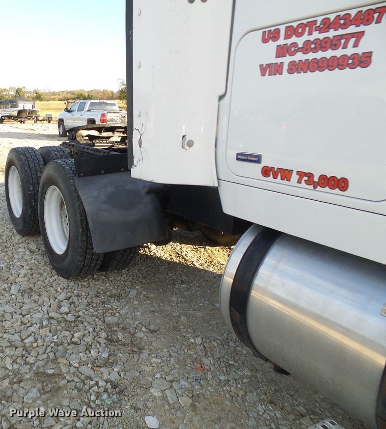 image for item DI0731 1995 White GMC WIA semi truck