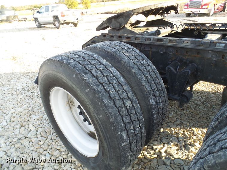 image for item DI0731 1995 White GMC WIA semi truck