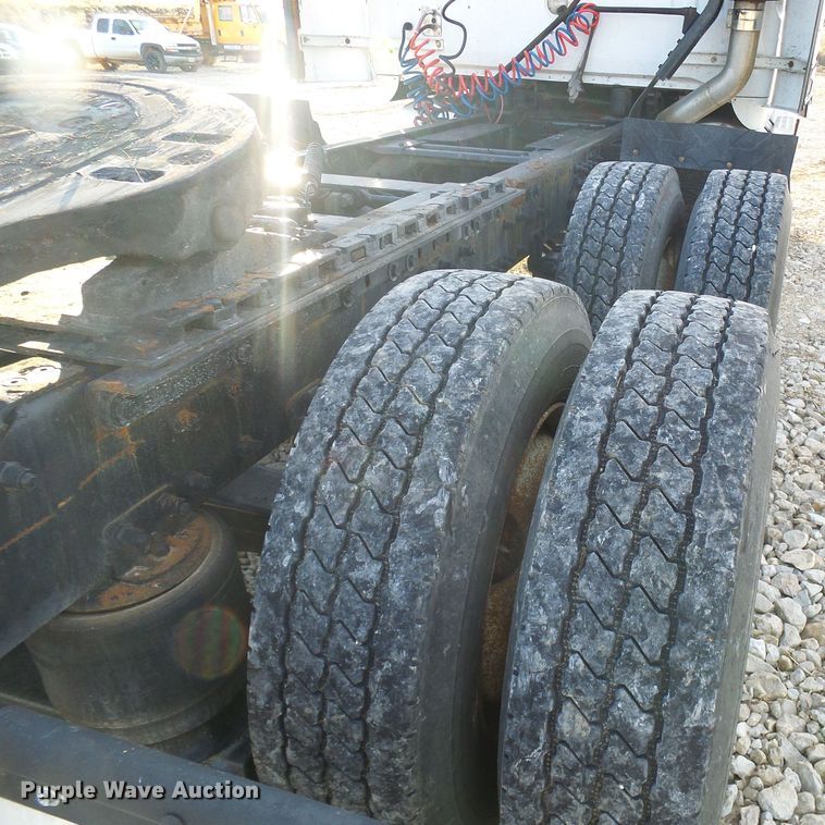 image for item DI0731 1995 White GMC WIA semi truck