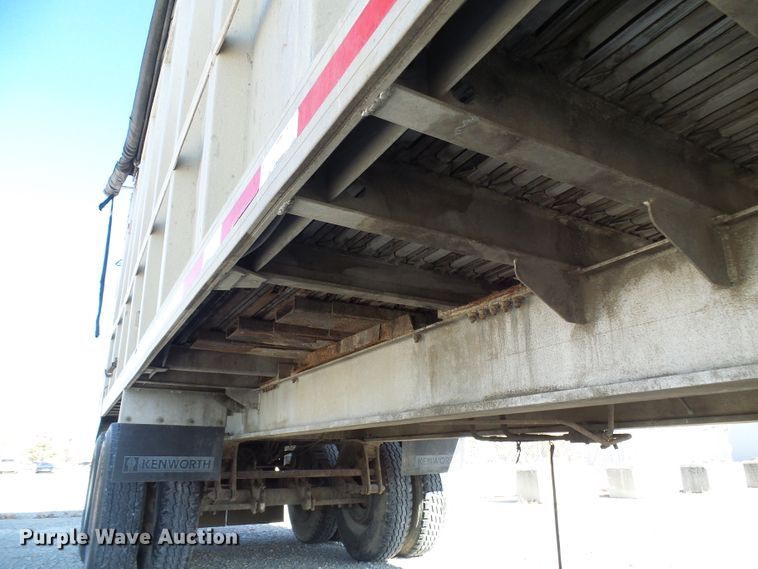 image for item DI0733 2008 East live bottom trailer