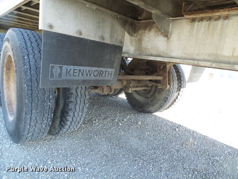 image for item DI0733 2008 East live bottom trailer