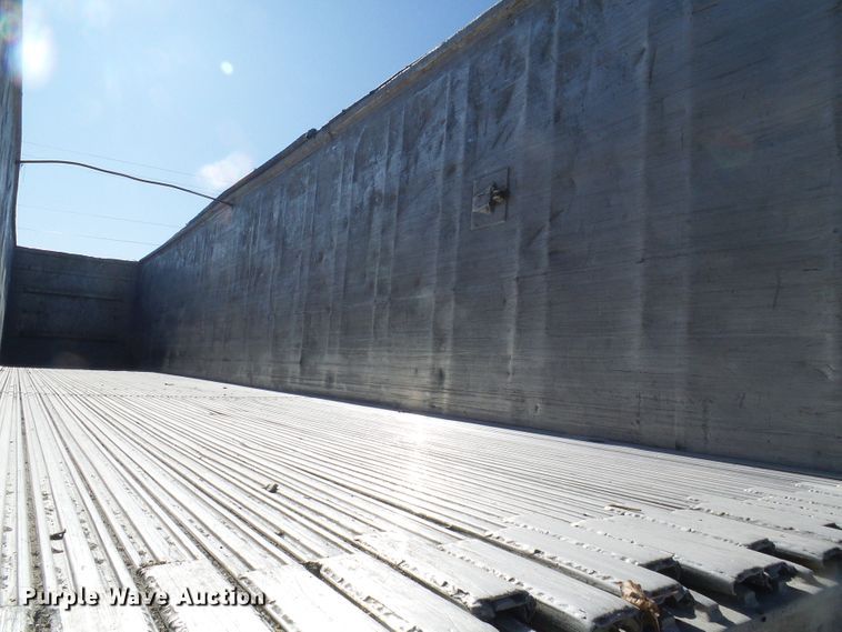 image for item DI0733 2008 East live bottom trailer