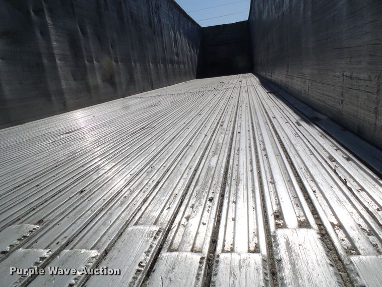 image for item DI0733 2008 East live bottom trailer