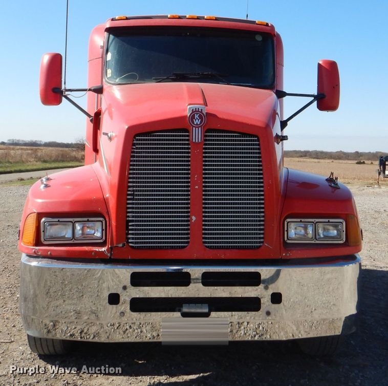 image for item DI2747 2007 Kenworth T600 semi truck