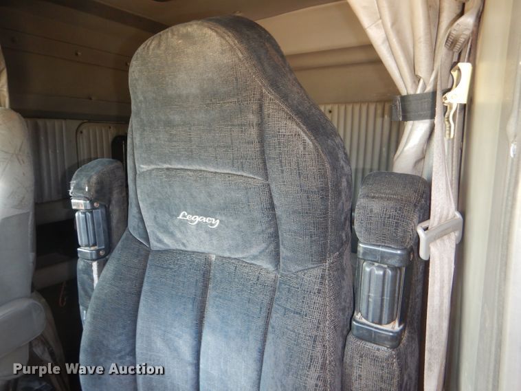 image for item DI2747 2007 Kenworth T600 semi truck