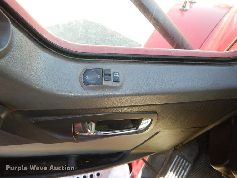 image for item DI2747 2007 Kenworth T600 semi truck