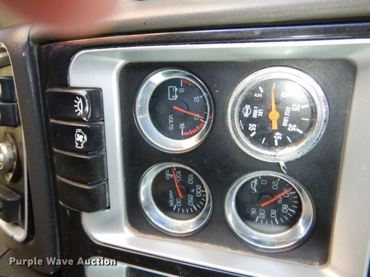 image for item DI2747 2007 Kenworth T600 semi truck