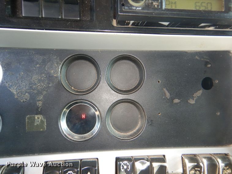 image for item DI2747 2007 Kenworth T600 semi truck